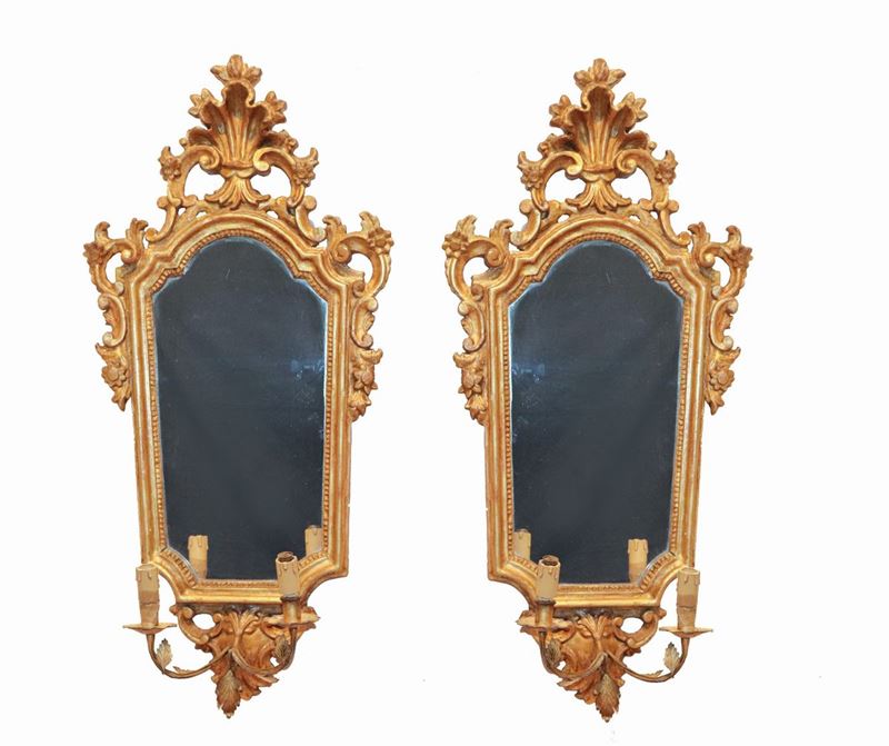 Coppia di antiche piccole specchiere dette "a ventolina" in legno dorato