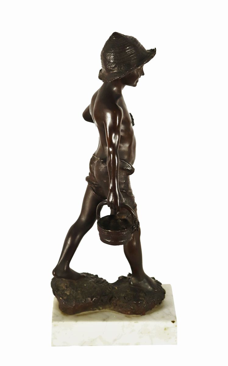 Scultura napoletana in bronzo "Pescatorello". Firmato.