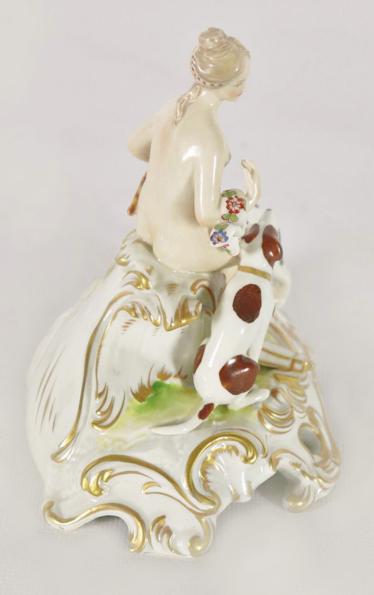 Piccolo gruppo "Diana cacciatrice" in porcellana tedesca