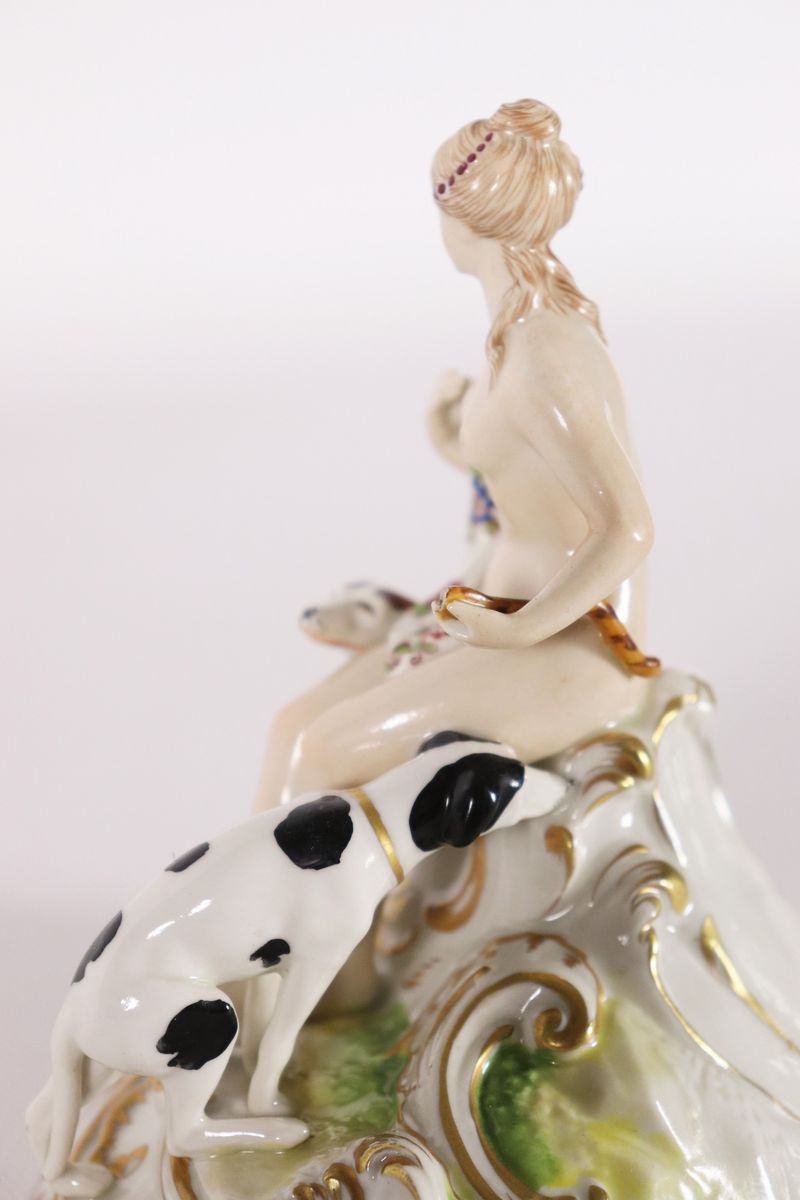 Piccolo gruppo "Diana cacciatrice" in porcellana tedesca