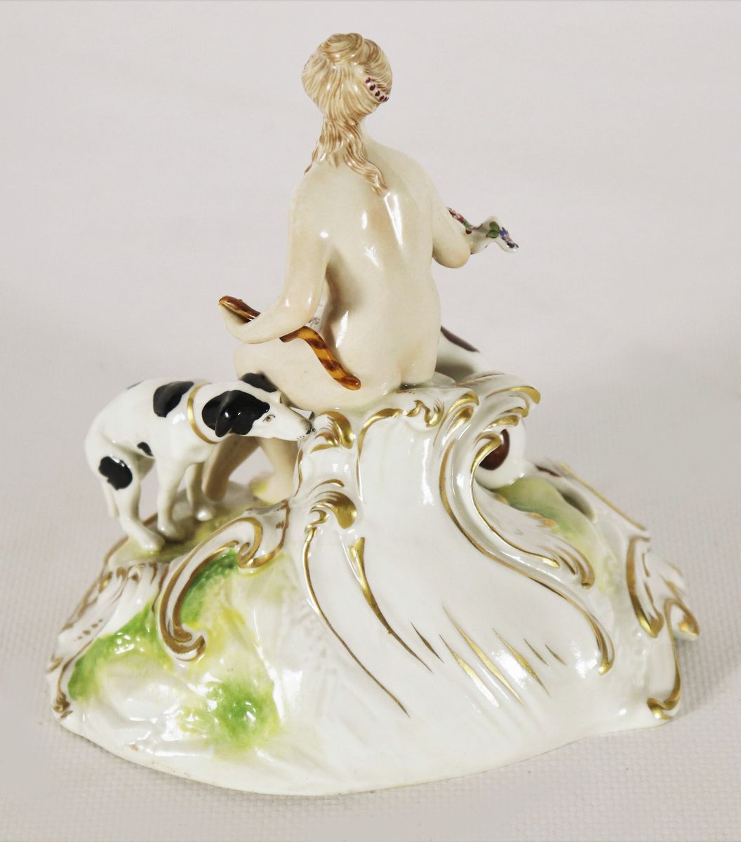 Piccolo gruppo "Diana cacciatrice" in porcellana tedesca