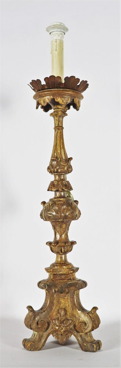Antique flask in lacquered wood and carved with Louis XIV motifs