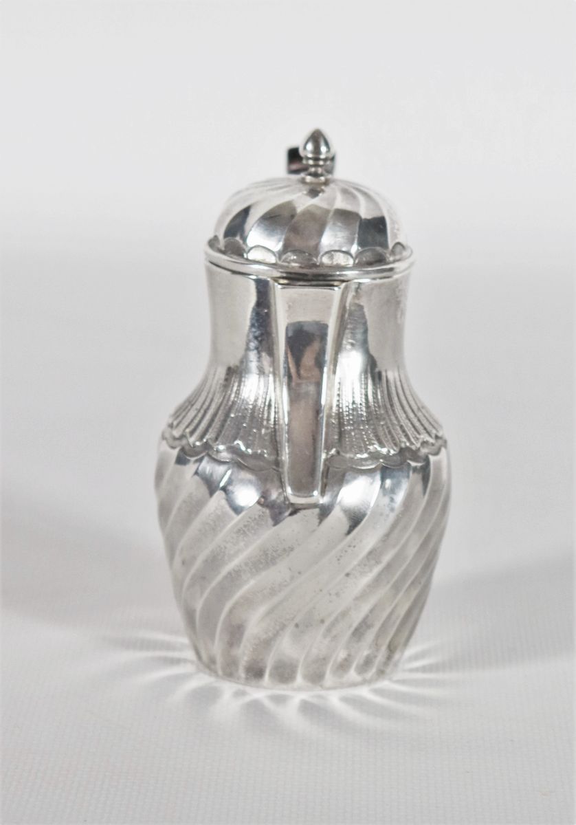 Piccola lattiera in argento gr.117