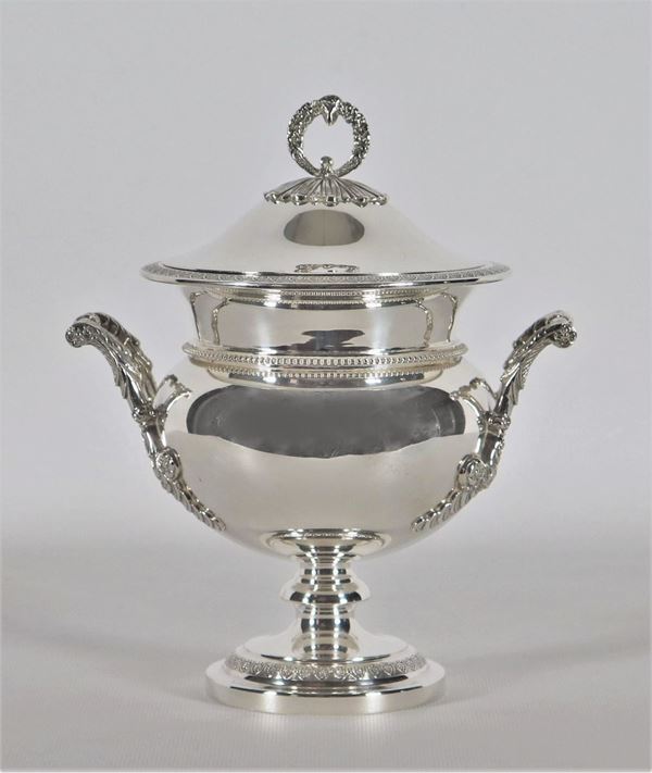 Cup-shaped sugar bowl with handles in silver-plated metal, embossed and chiseled with Empire motifs