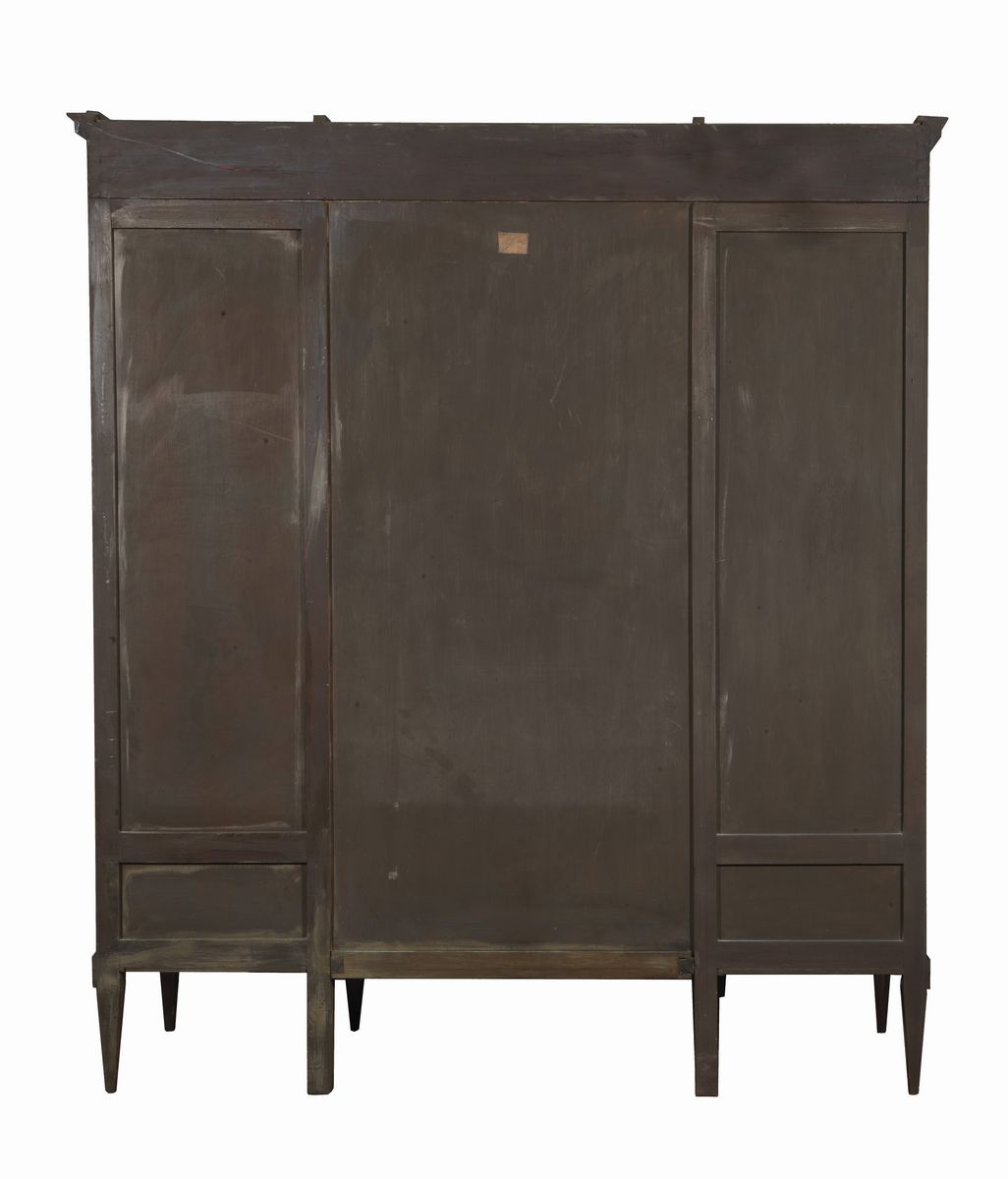 Armadio a tre sportelli e due tiretti in ebano viola e bois de rose