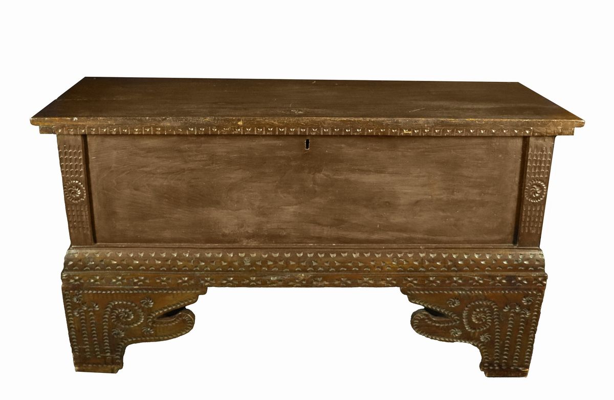 Antica cassapanca in castagno