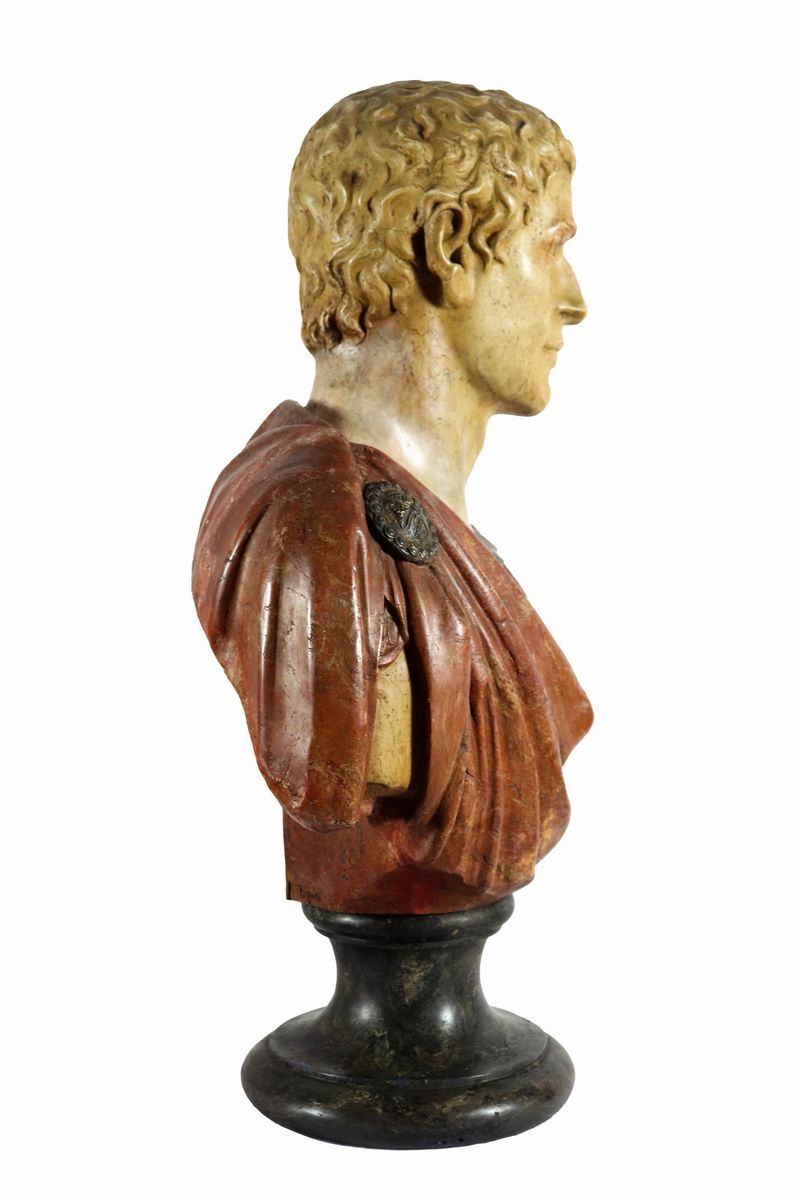Busto "Imperatore Romano" decorato a finto marmo