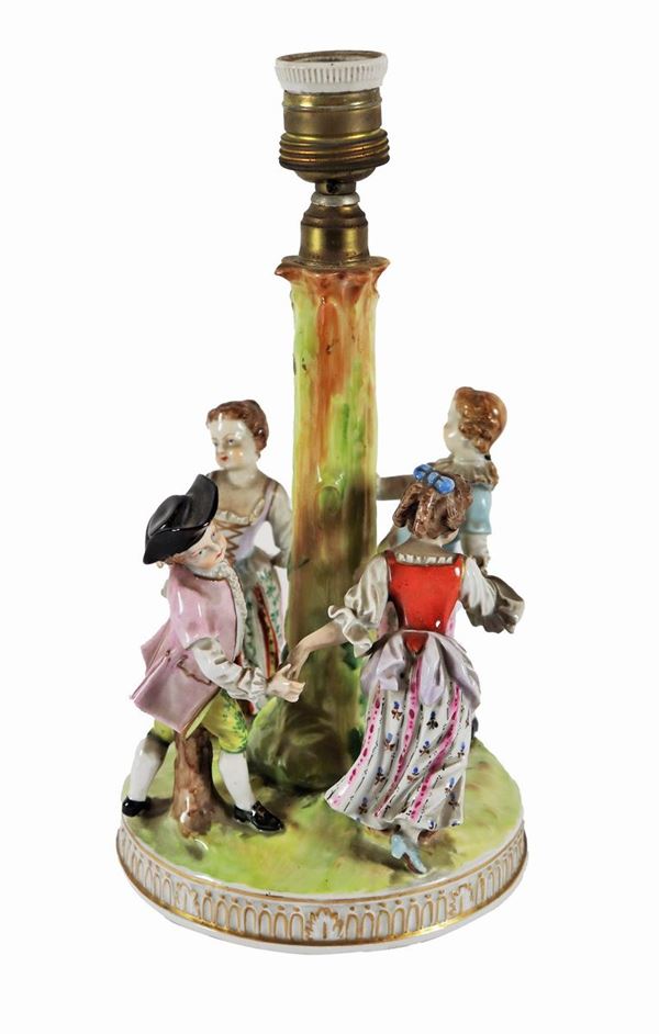 Gruppo in porcellana policroma Capodimonte "Il girotondo dei bambini"