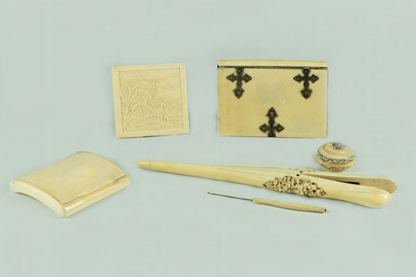 Lot in ivory