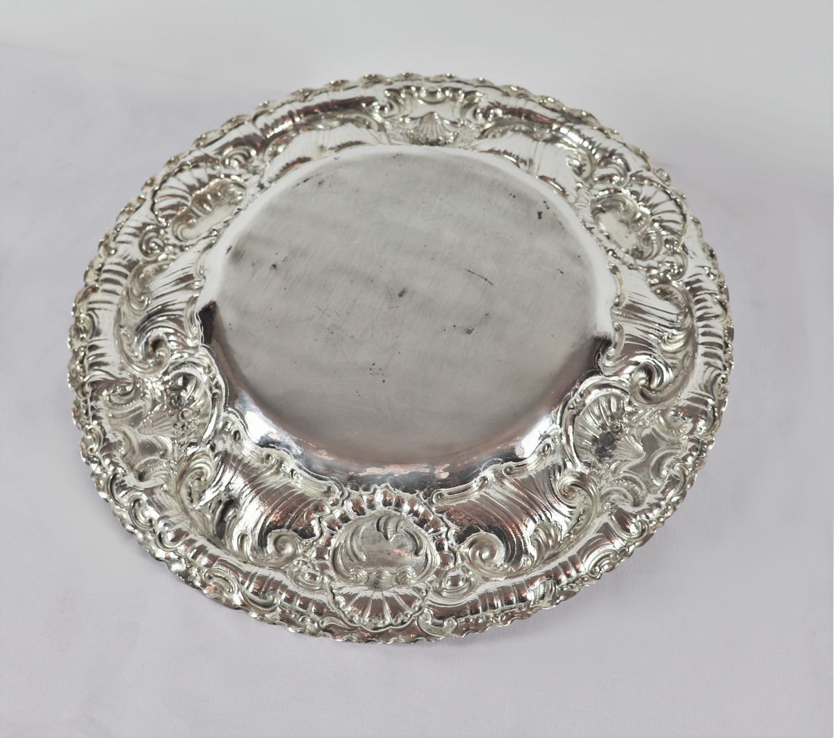 Grande piatto a forma tonda in argento gr. 600