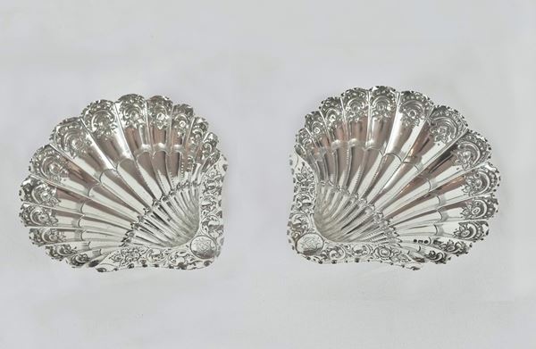 Pair of George VI English shells in silver gr. 220