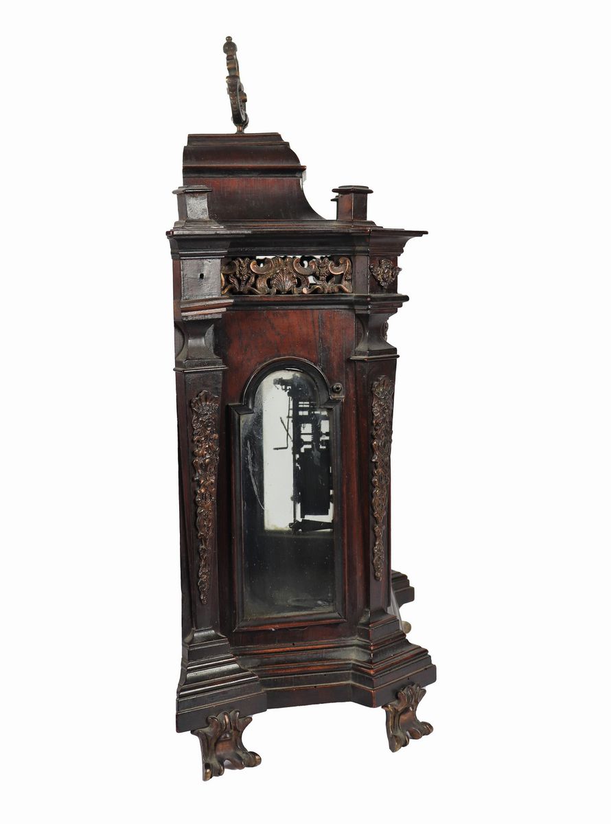 Antica pendola da tavolo a forma di tempietto in noce