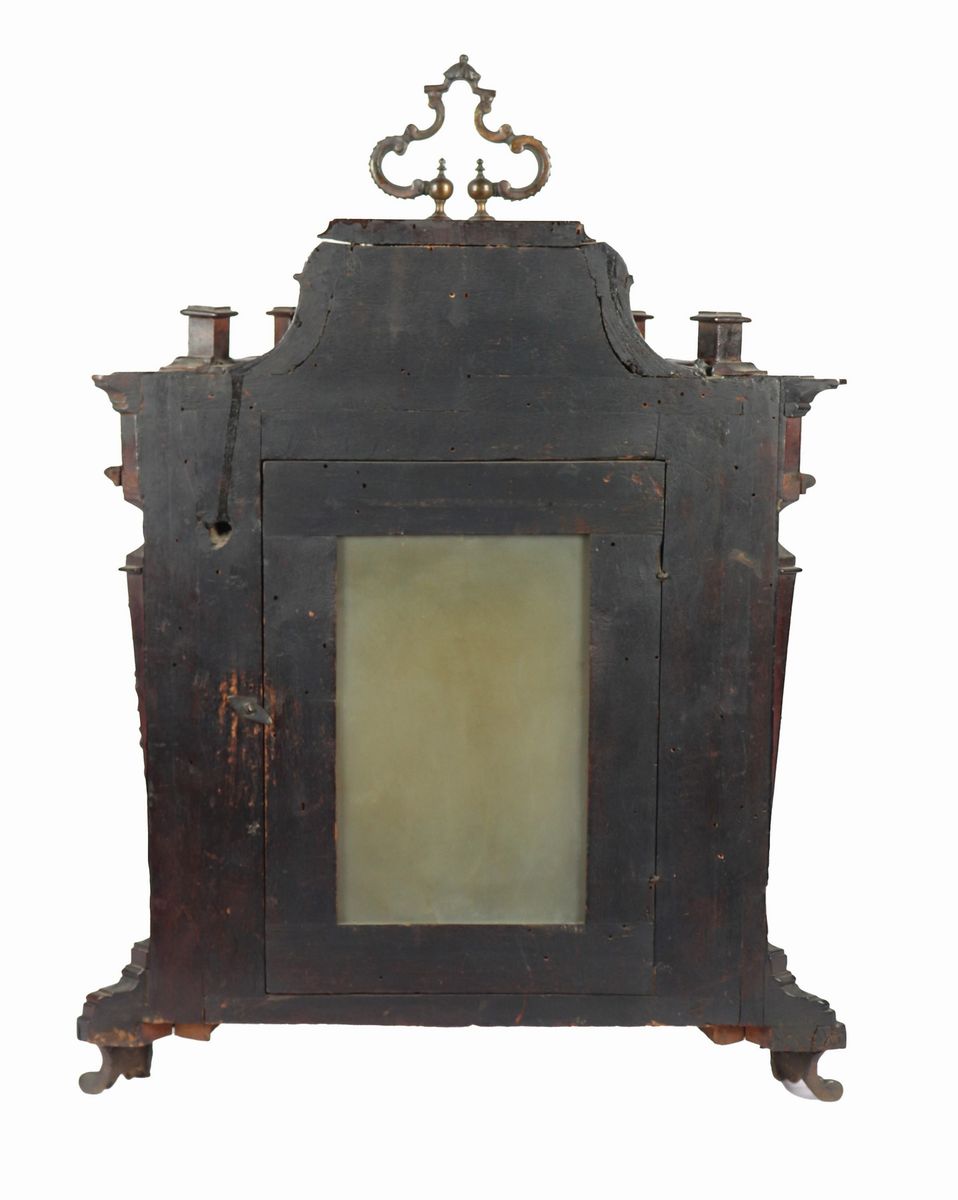 Antica pendola da tavolo a forma di tempietto in noce