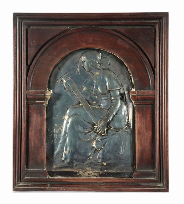 Placca a sesto ovale Liberty "Lady of the lake" in metallo patinato e bronzato
