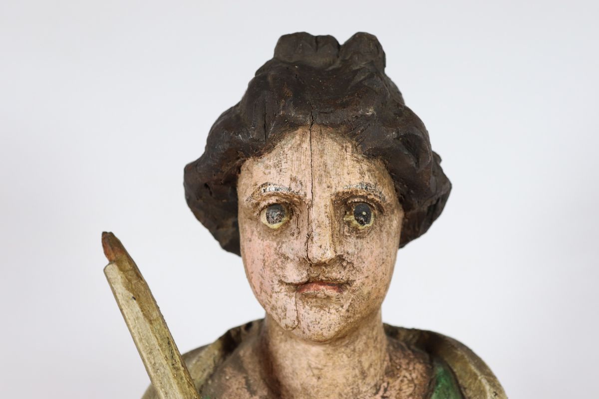Antica scultura "Santa con messale e cero" in legno policromato