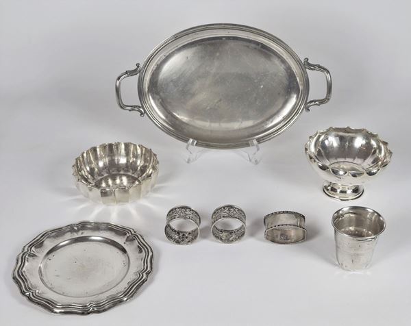 Lot in embossed and chiseled silver (8 pcs) gr. 810
