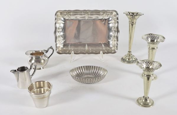 Lot in embossed and chiseled silver metal (8 pcs)