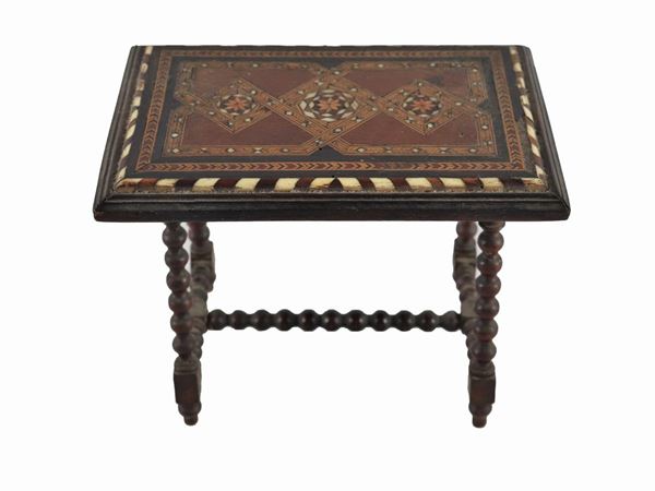 Antique model of Carthusian table in walnut