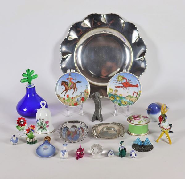 Lot in porcelain, Swarovski crystal, glass and silver metal (22 pcs)