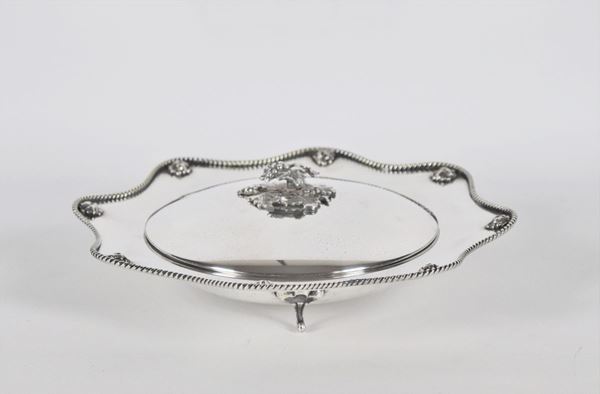 Round shaped vegetable dish in silver-plated metal