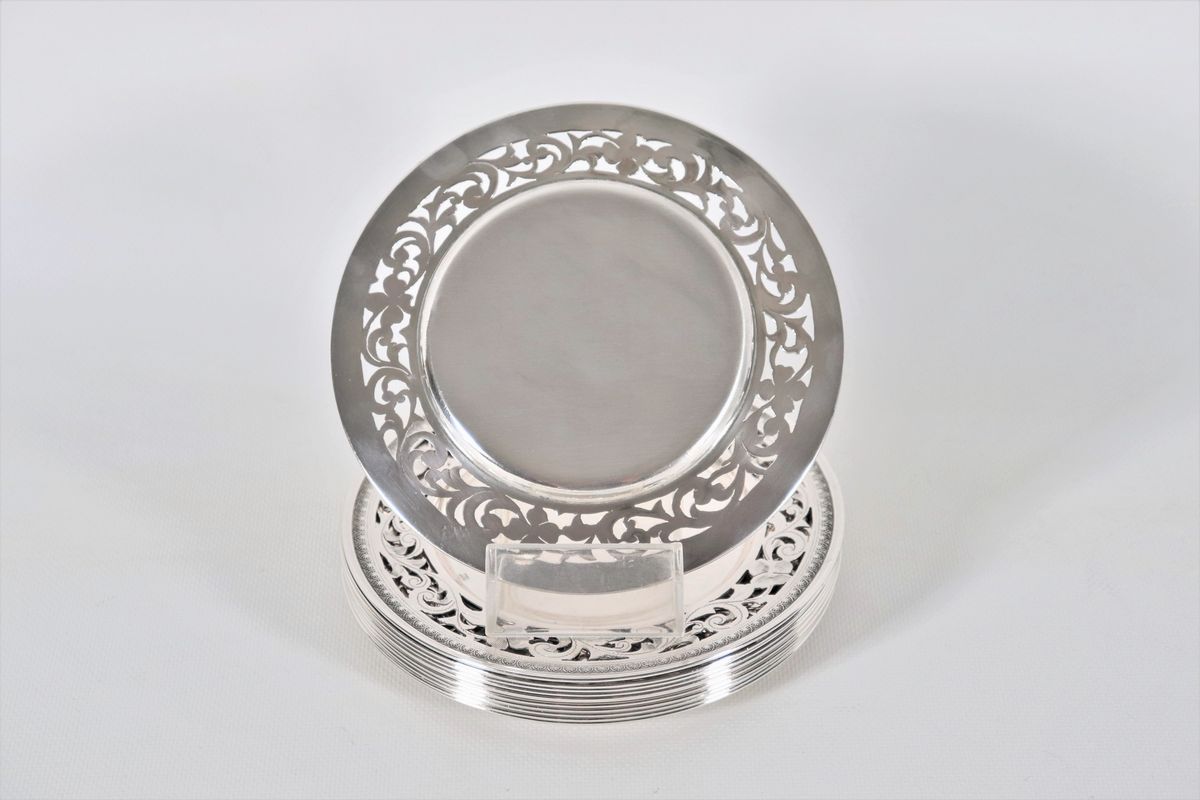 Lotto di dodici piattini in argento gr. 1700