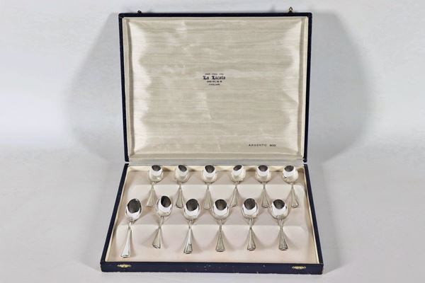 Set of twelve silver tea spoons gr. 260