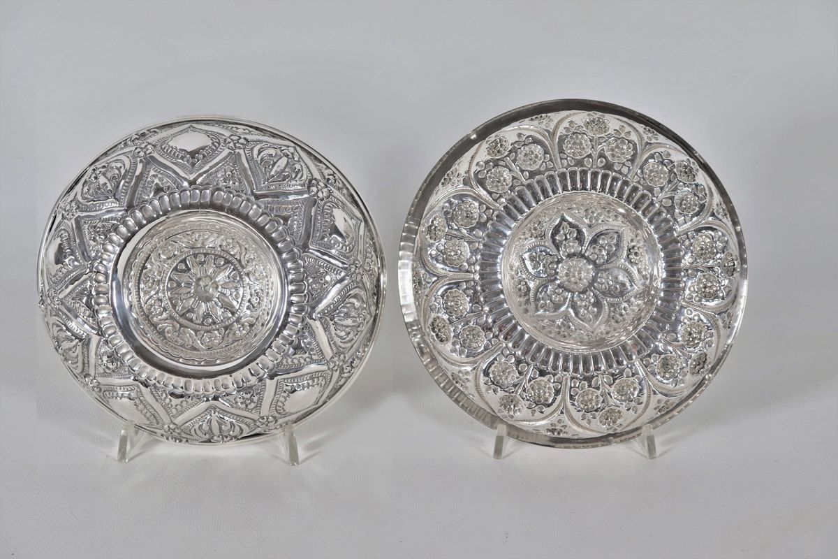 Due ciotole orientali in argento gr. 670