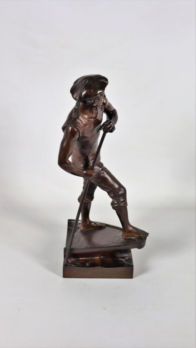 Antica scultura francese in bronzo "Gondoliere". Firmata.