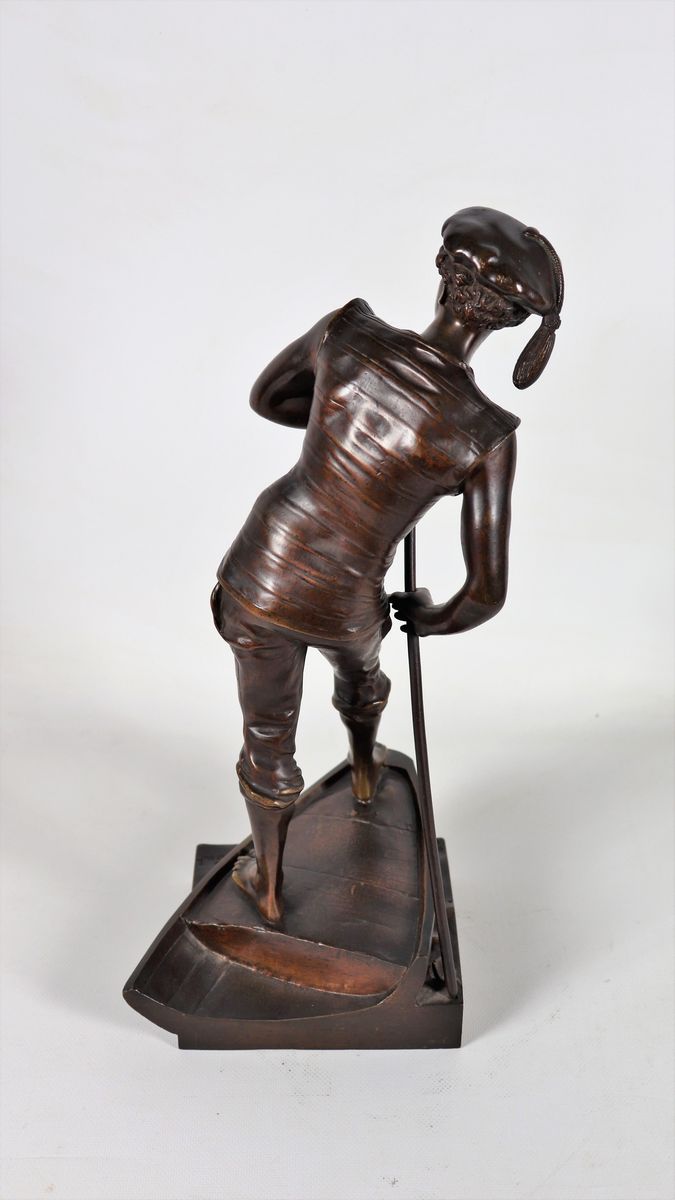 Antica scultura francese in bronzo "Gondoliere". Firmata.