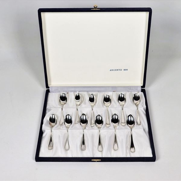 Lot of twelve chiseled silver teaspoons gr. 138