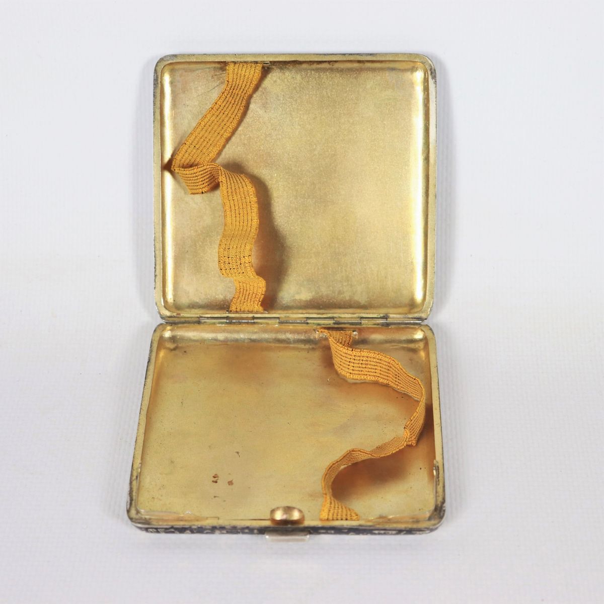 Antico portasigarette in argento niellato con monogramma in oro basso