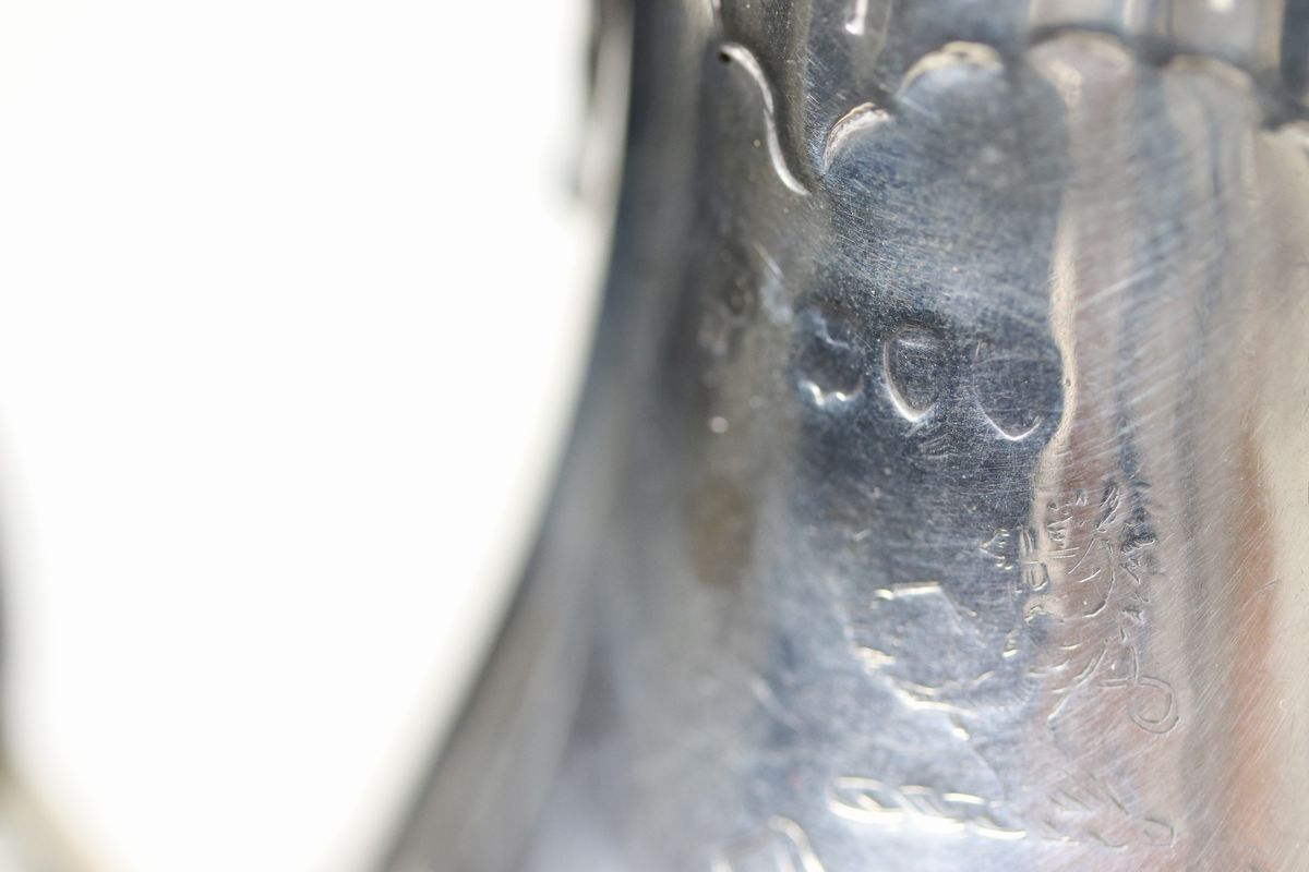 Antico portasigarette in argento niellato con monogramma in oro basso