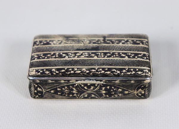 Snuffbox in nielloed silver