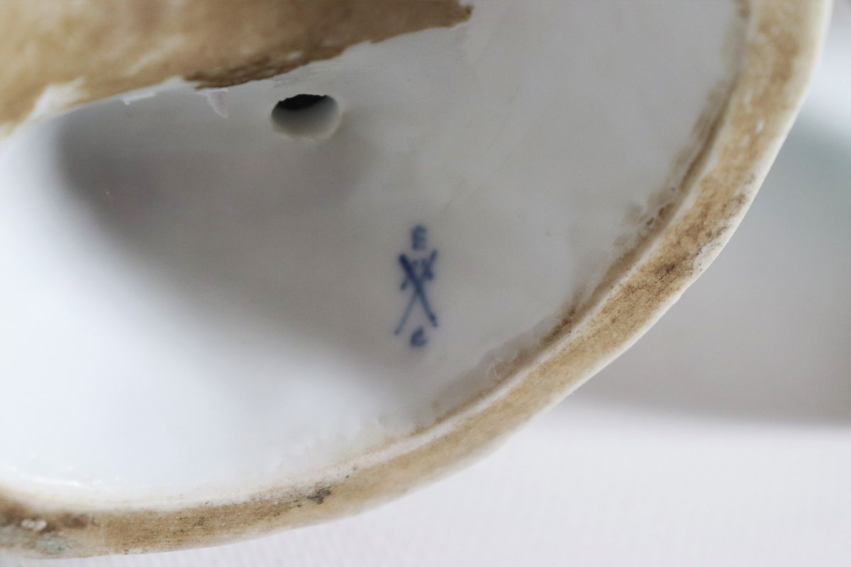 Coppia di sculture "La Primavera e l'Estate" in porcellana