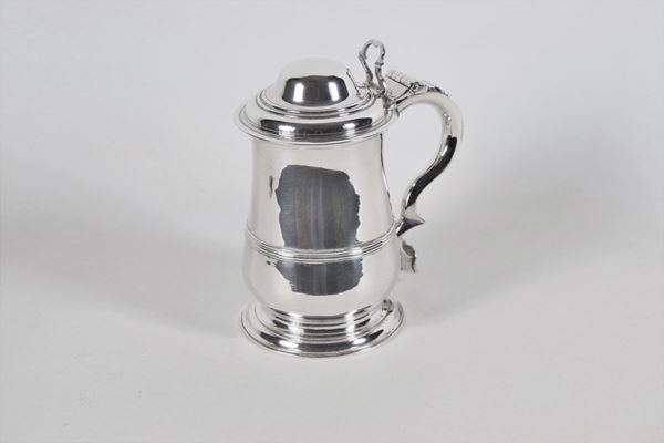 Tankard in smooth silver from the George III era. Argentiere W.D.I.