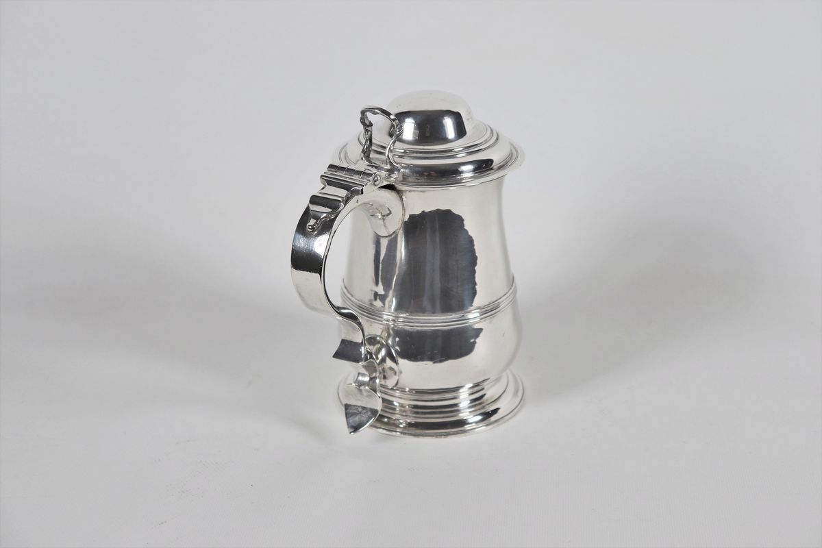 Tankard in argento liscio Epoca Giorgio III. Argentiere W.D.I.