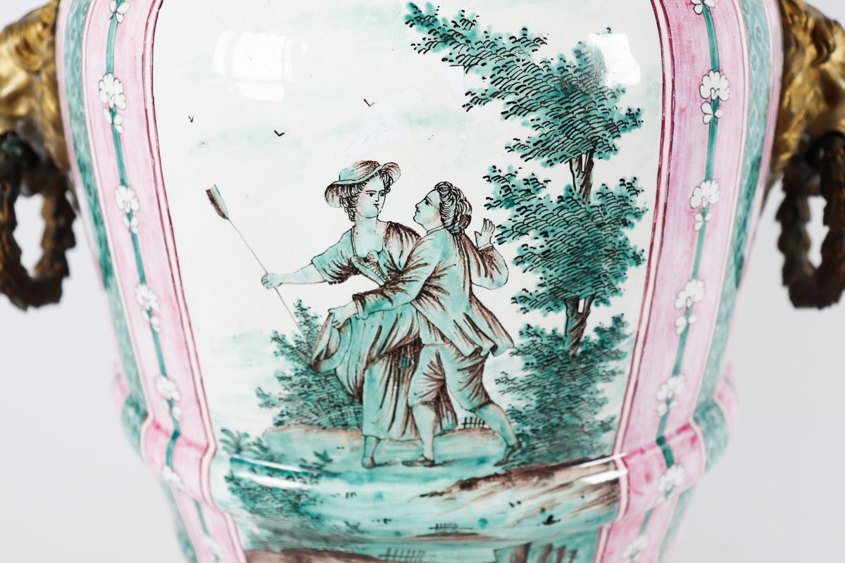 Grande vaso in porcellana e bronzo