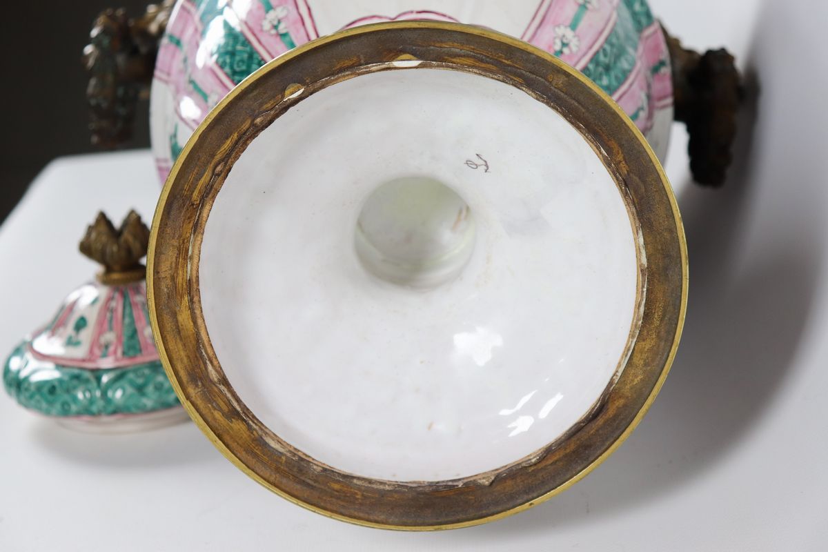 Grande vaso in porcellana e bronzo