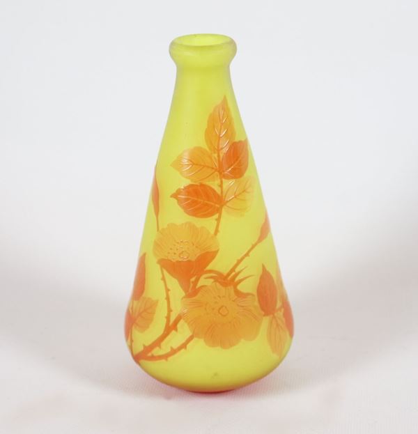 Piccolo vaso Liberty francese in pasta di vetro