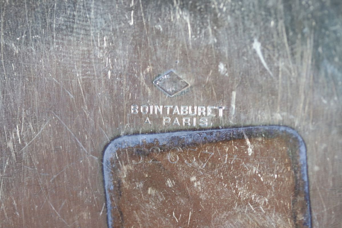 Scatola tonda in argento sbalzato. Argentiere Boin Taburet