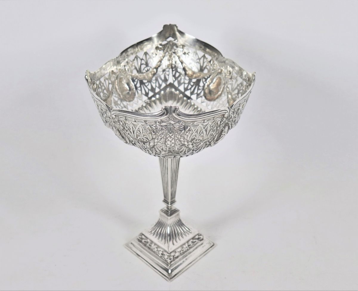 Alzata a cesto in argento traforato