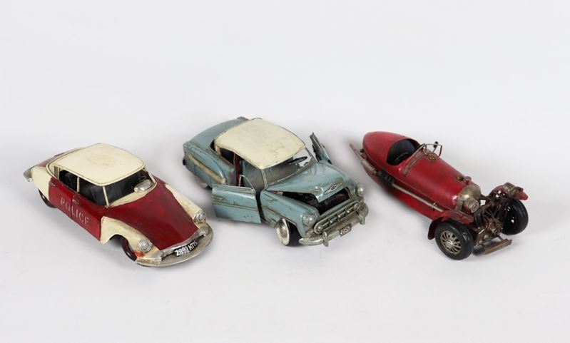 Lotto di tre modelli di automobili Anni '50/60 in metallo e ferro