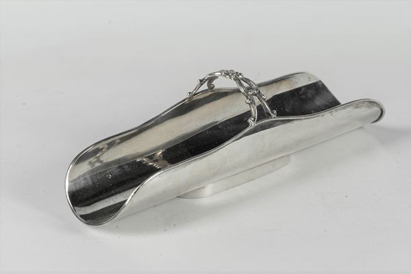 Ribbed-shaped silver breadstick holder