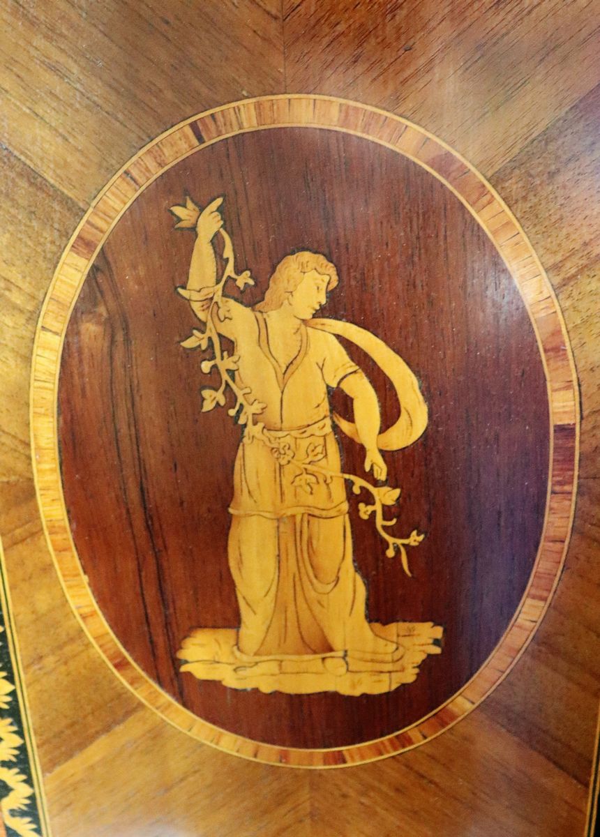 Secretaire lombardo in noce e bois de rose