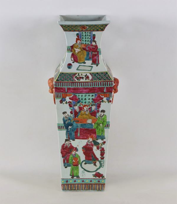 Chinese vase in porcelain