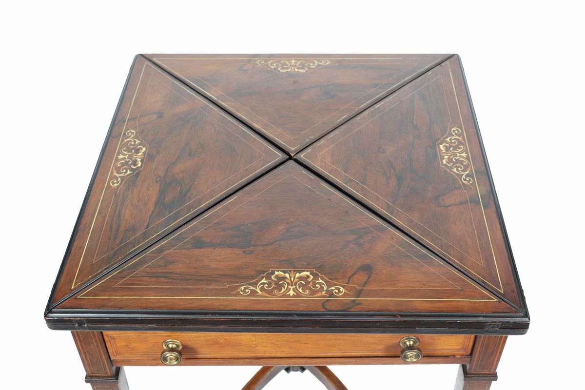 Tavolo da gioco inglese detto "a fazzoletto" Epoca Vittoriana
