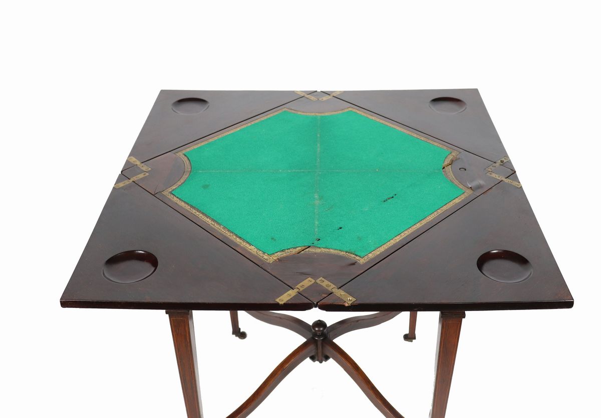 Tavolo da gioco inglese detto "a fazzoletto" Epoca Vittoriana