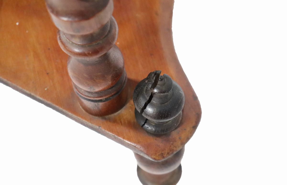 Etagere ad angolo in noce