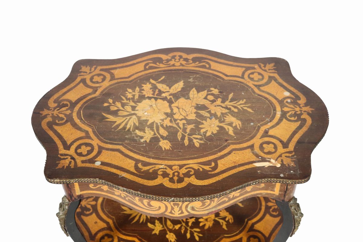 Gueridon francese detto "a rognon" in mogano