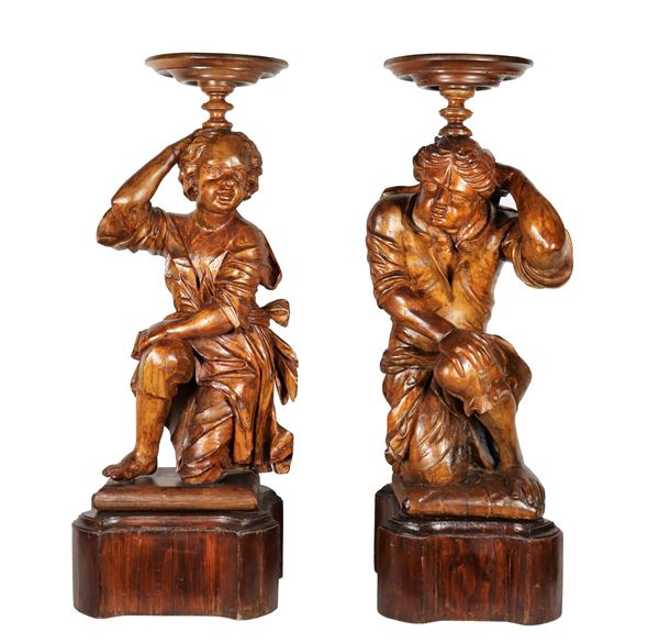 Coppia di antiche sculture venete in legno intagliato "Servitori"